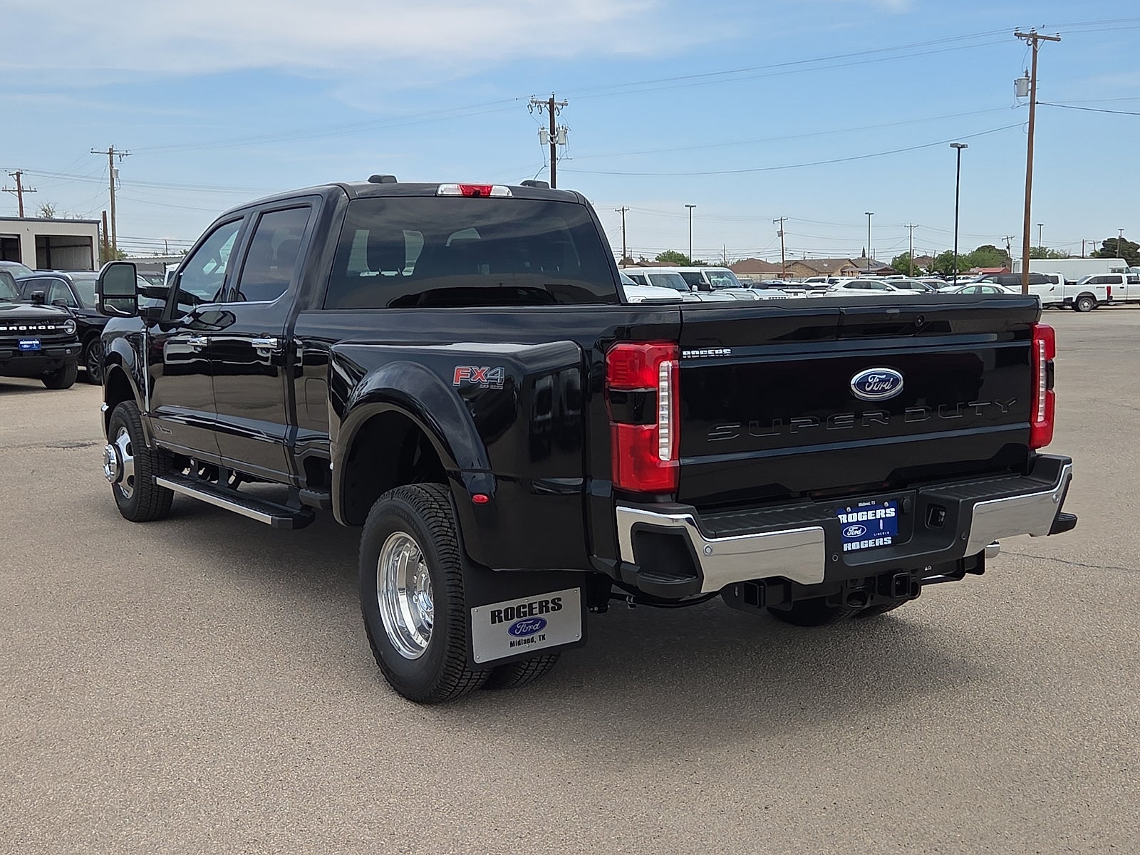 2026 Ford Super Duty F-350 DRW LARIAT