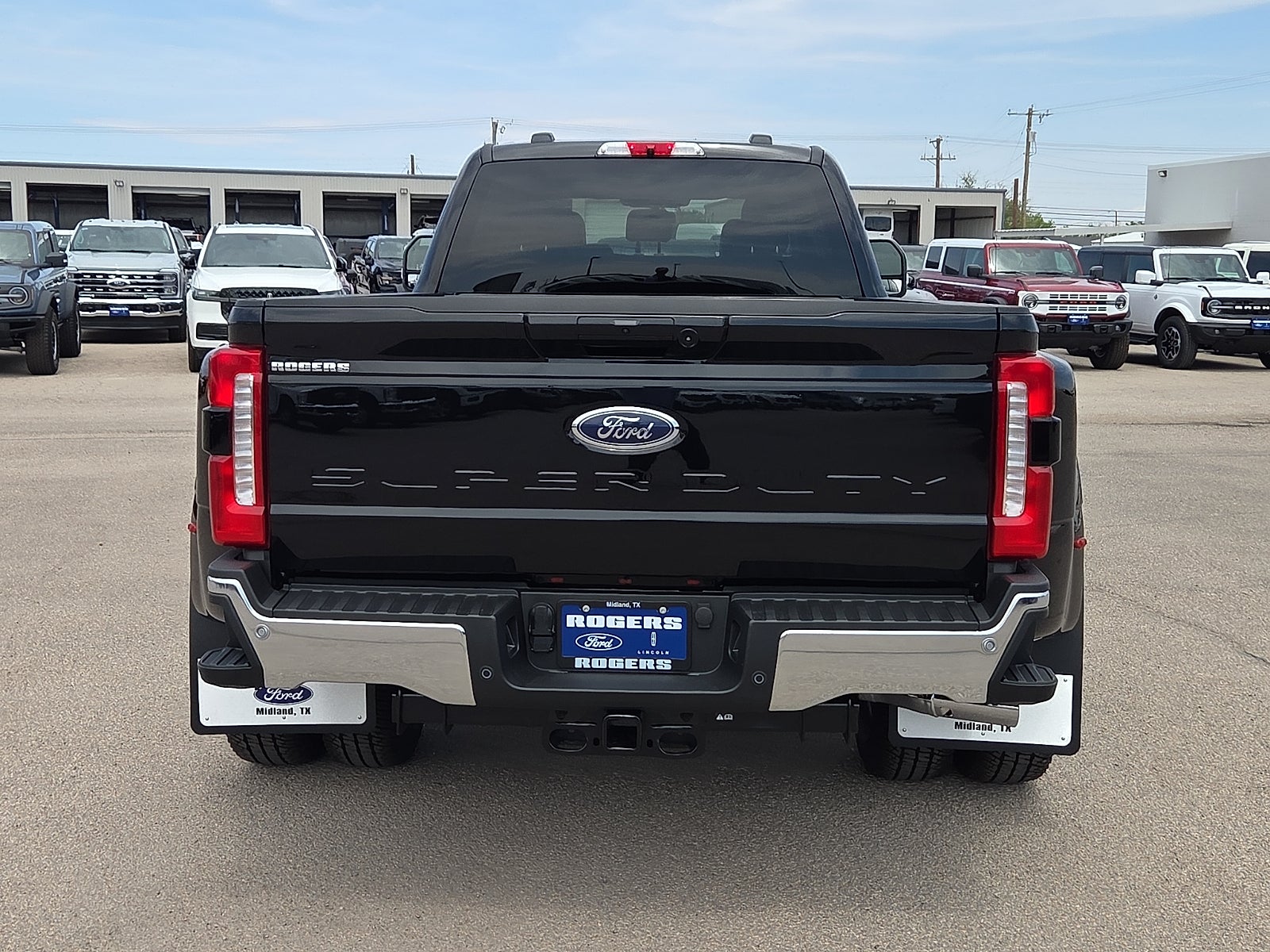 2026 Ford Super Duty F-350 DRW LARIAT