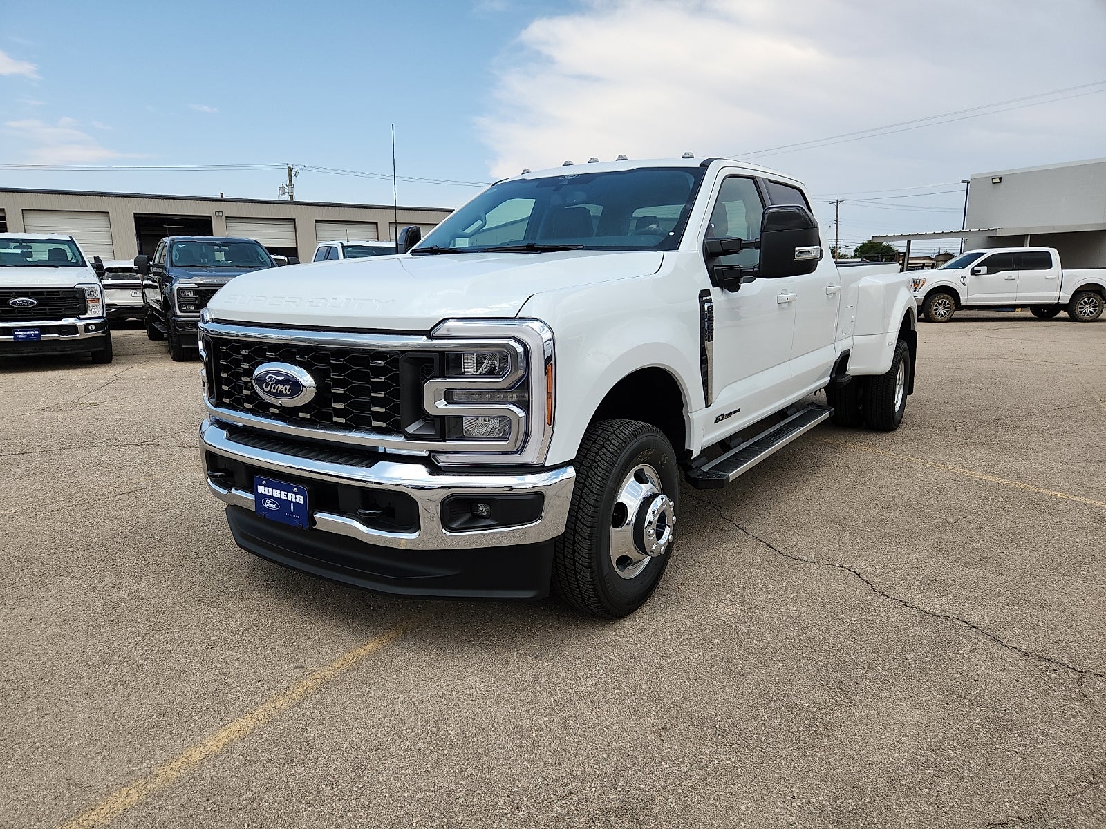 2026 Ford Super Duty F-350 DRW LARIAT