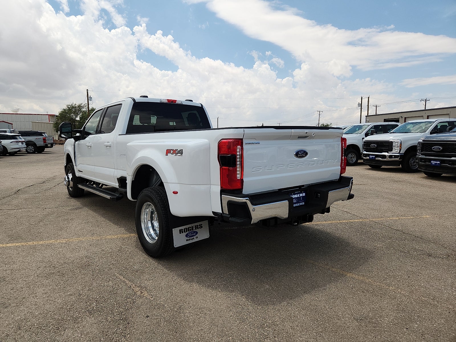 2026 Ford Super Duty F-350 DRW LARIAT