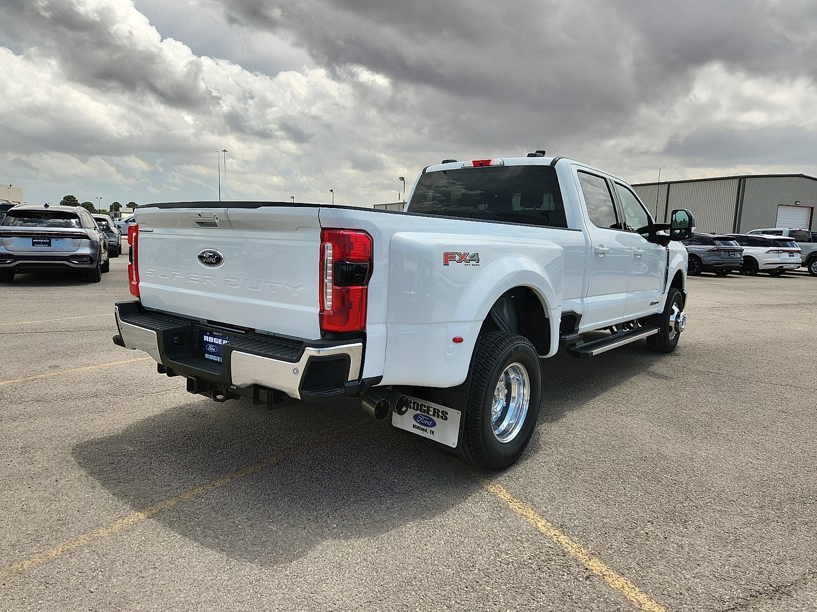 2026 Ford Super Duty F-350 DRW LARIAT
