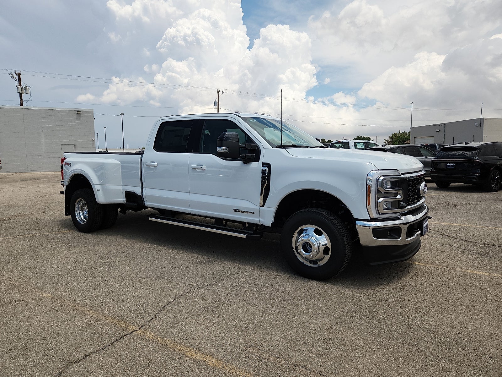 2026 Ford Super Duty F-350 DRW LARIAT