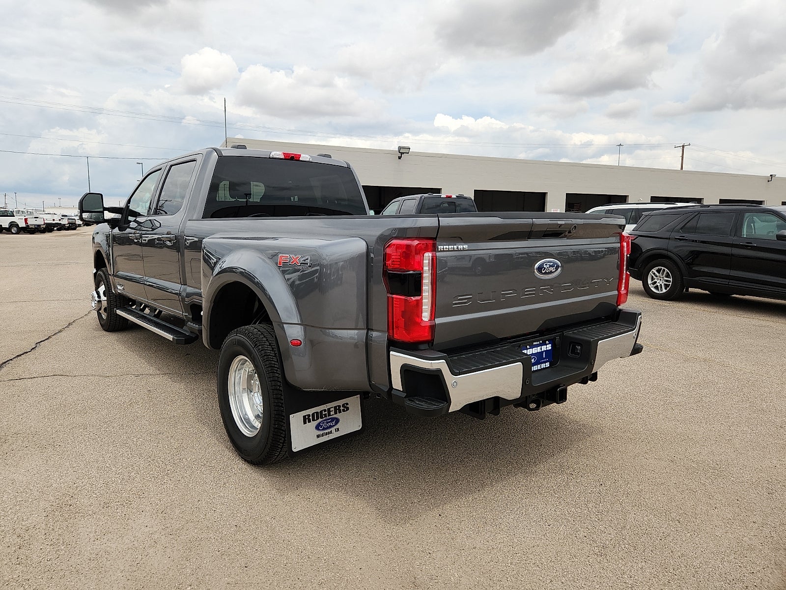 2026 Ford Super Duty F-350 DRW LARIAT
