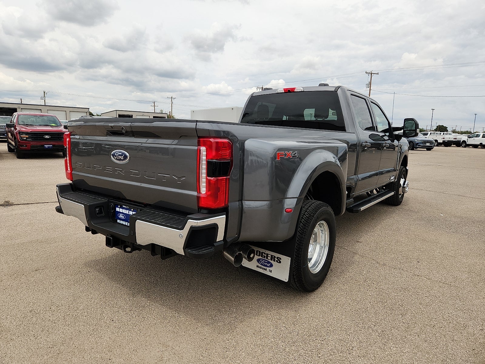 2026 Ford Super Duty F-350 DRW LARIAT