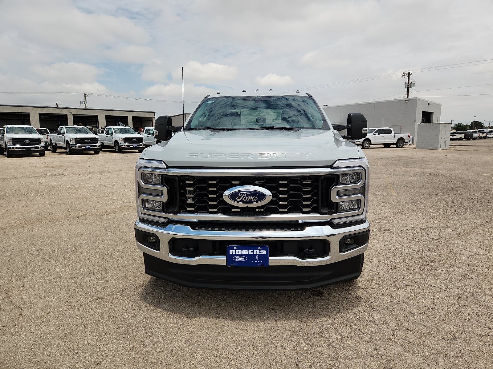 2026 Ford Super Duty F-350 DRW XLT