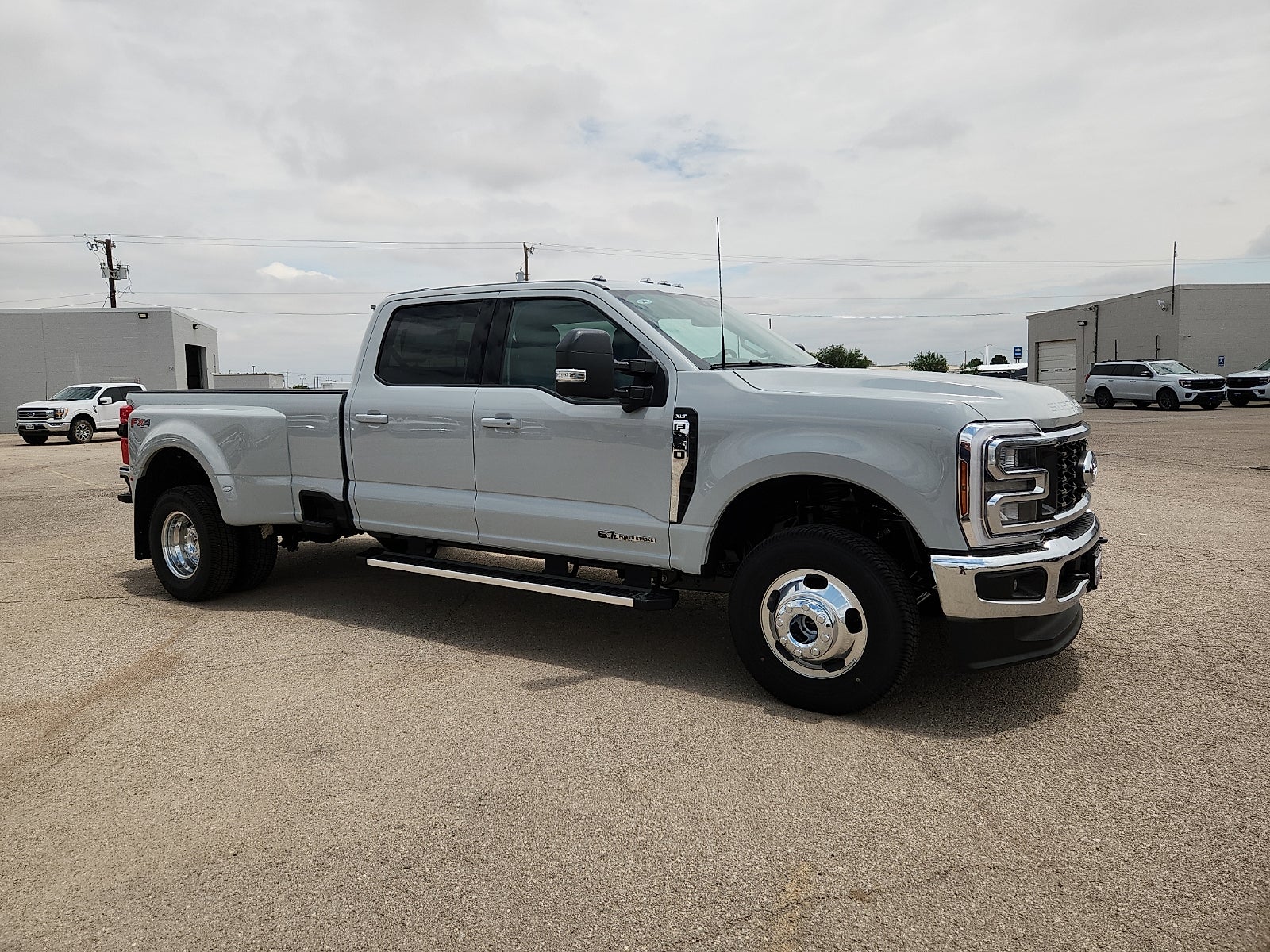 2026 Ford Super Duty F-350 DRW XLT