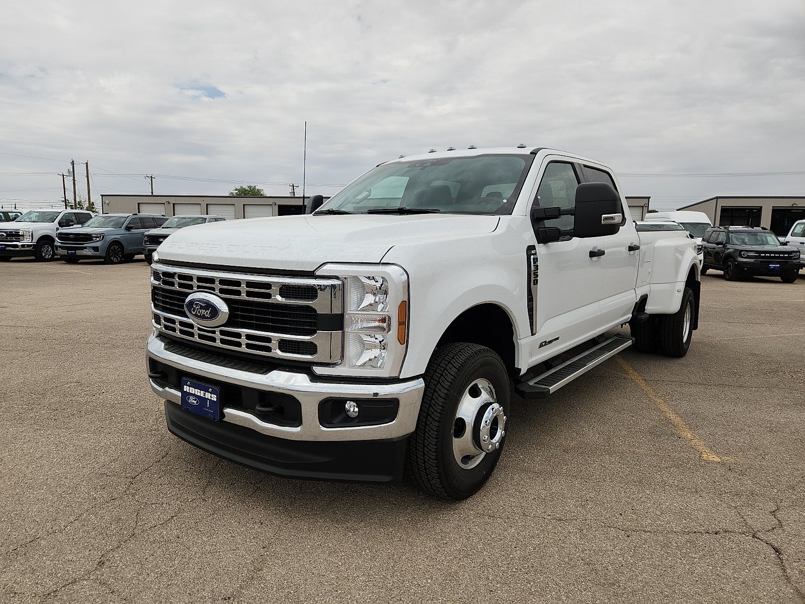 2026 Ford Super Duty F-350 DRW XLT