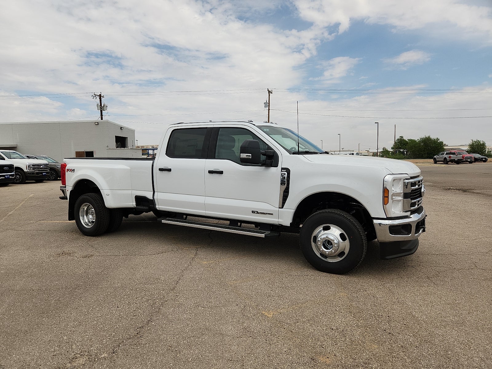 2026 Ford Super Duty F-350 DRW XLT