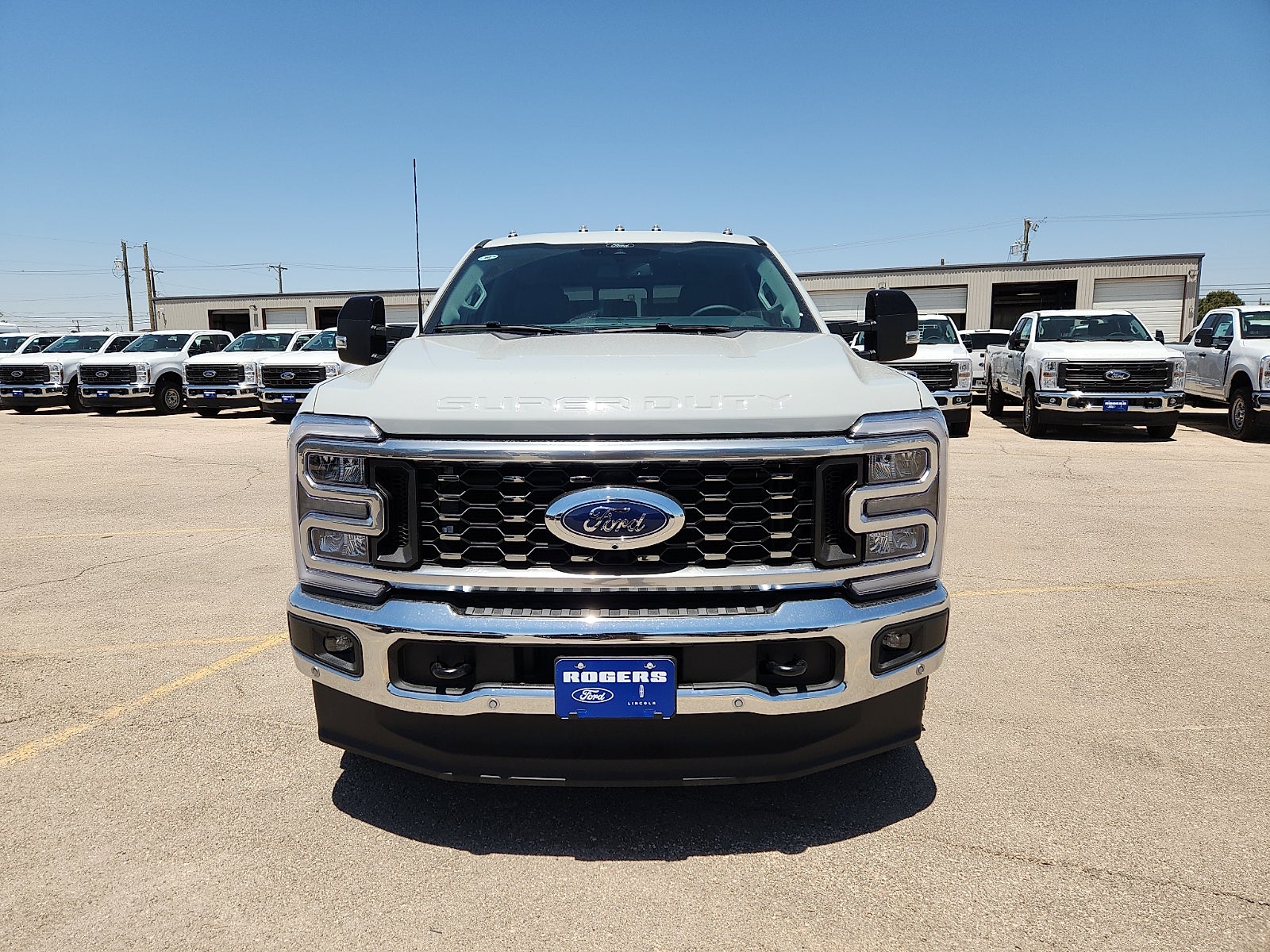 2026 Ford Super Duty F-350 DRW LARIAT