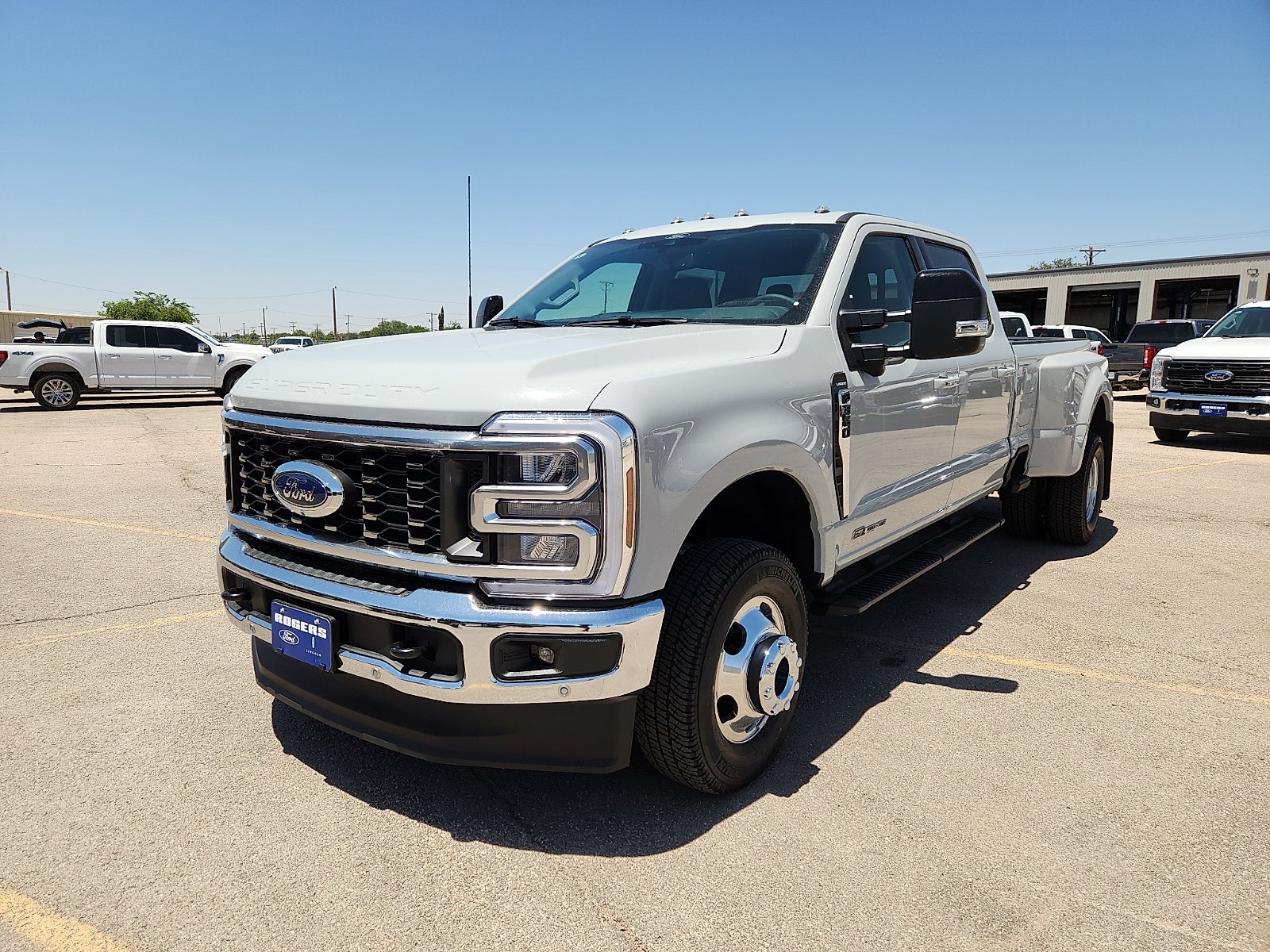2026 Ford Super Duty F-350 DRW LARIAT