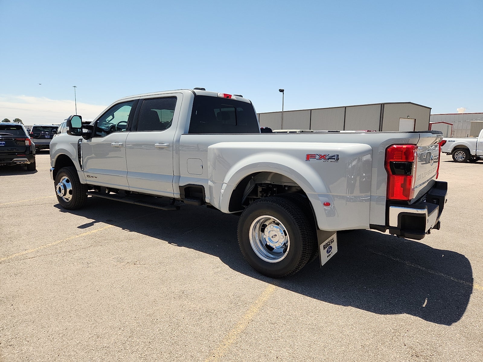 2026 Ford Super Duty F-350 DRW LARIAT