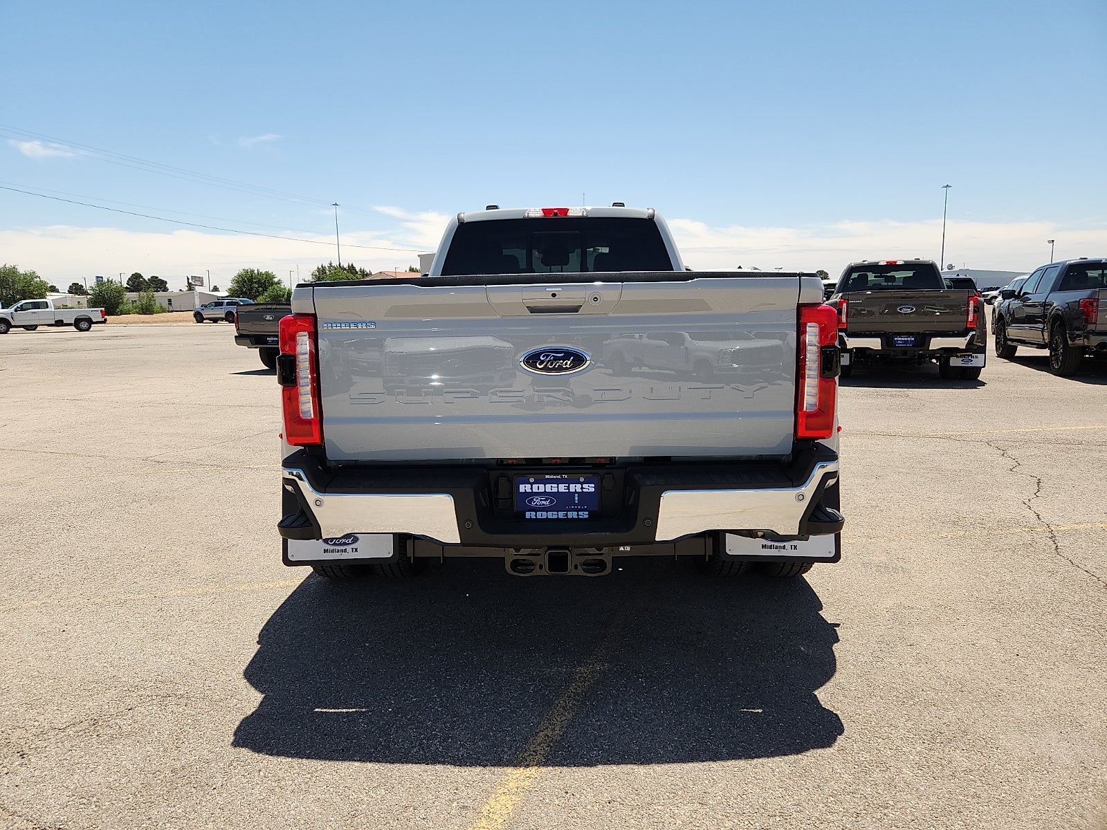 2026 Ford Super Duty F-350 DRW LARIAT