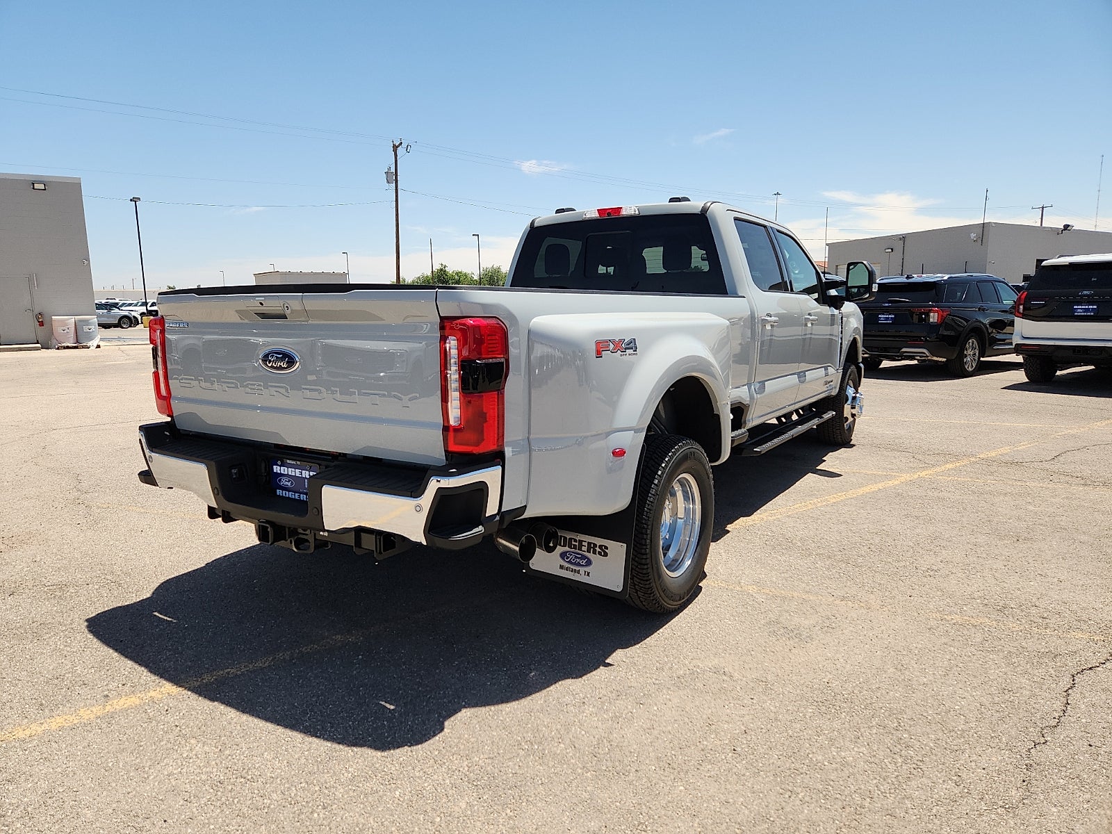 2026 Ford Super Duty F-350 DRW LARIAT
