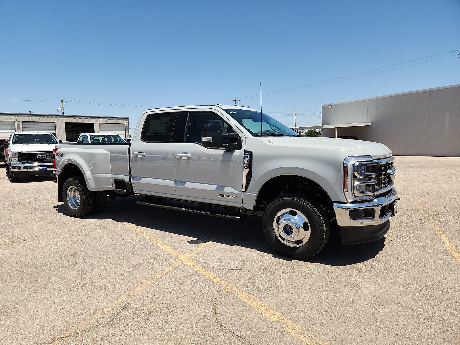 2026 Ford Super Duty F-350 DRW LARIAT