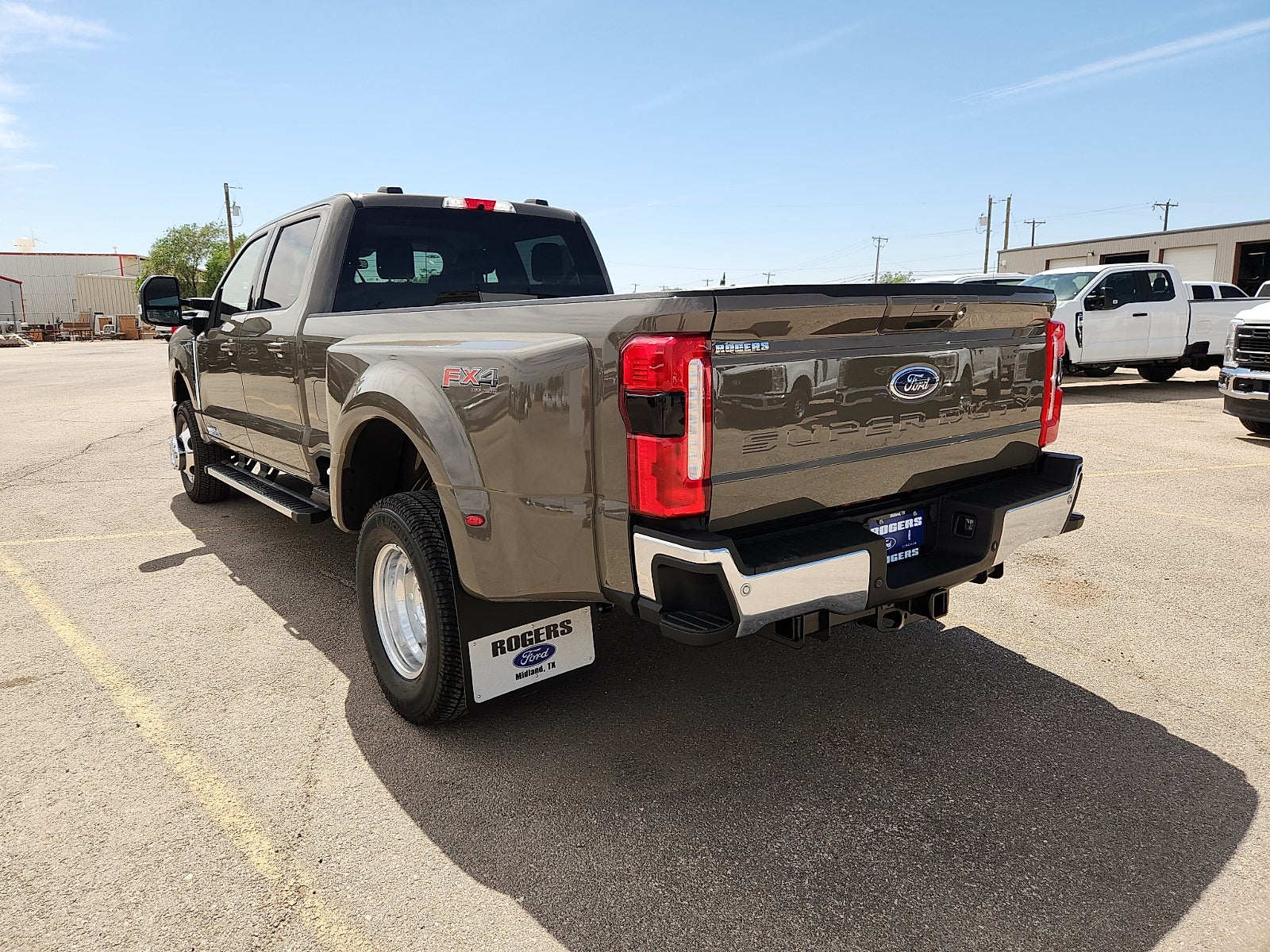 2026 Ford Super Duty F-350 DRW LARIAT