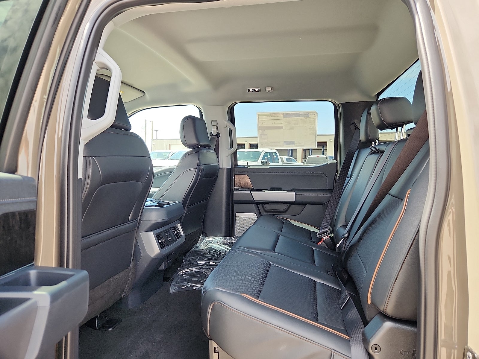 2026 Ford Super Duty F-350 DRW LARIAT