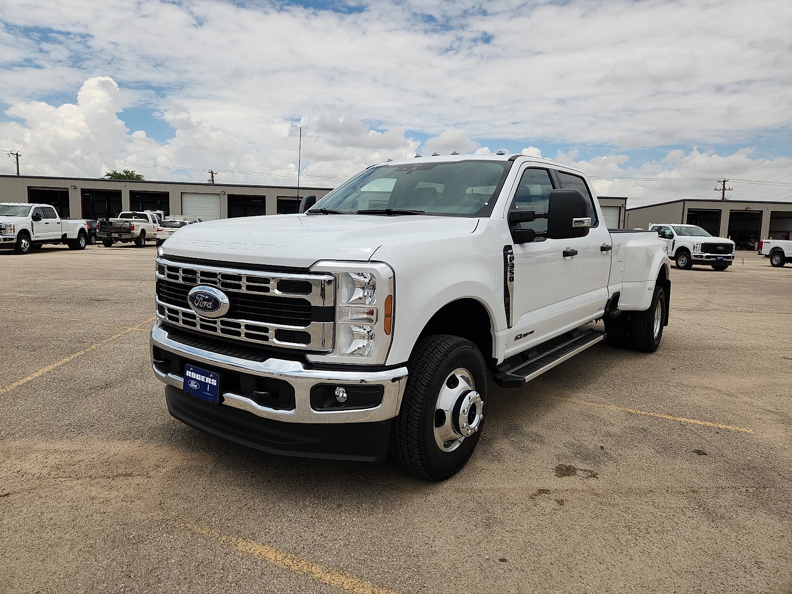 2026 Ford Super Duty F-350 DRW XLT