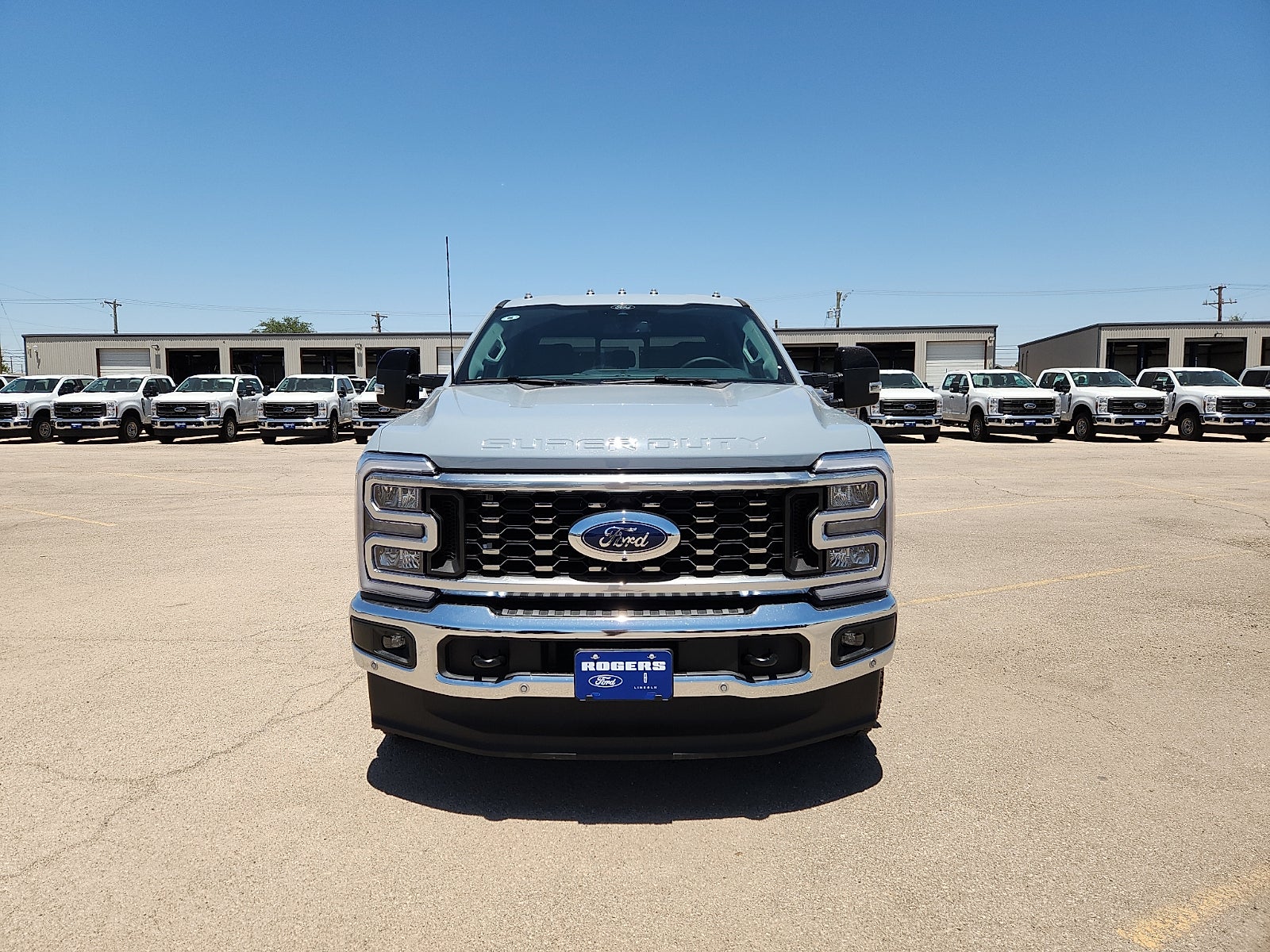 2026 Ford Super Duty F-350 DRW LARIAT