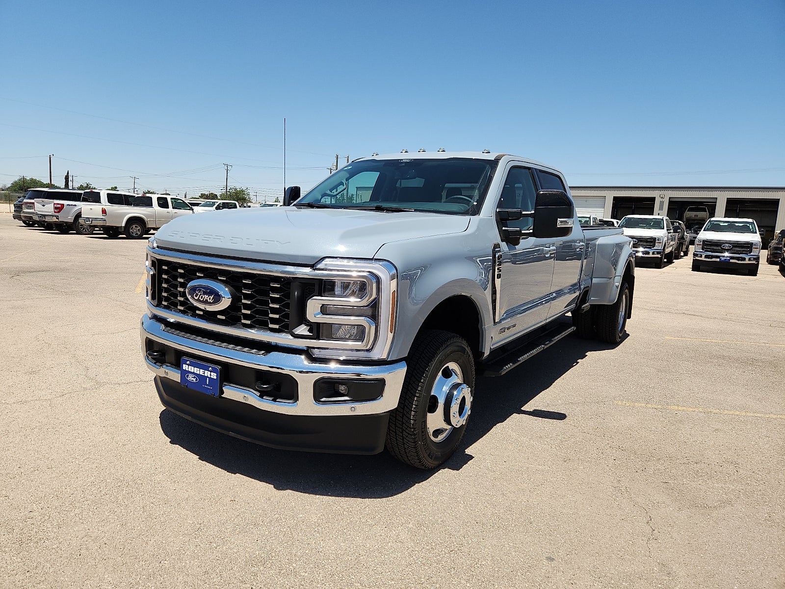 2026 Ford Super Duty F-350 DRW LARIAT