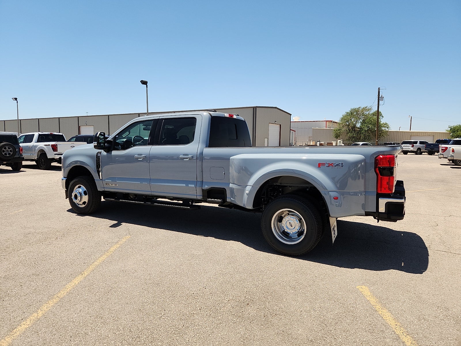 2026 Ford Super Duty F-350 DRW LARIAT
