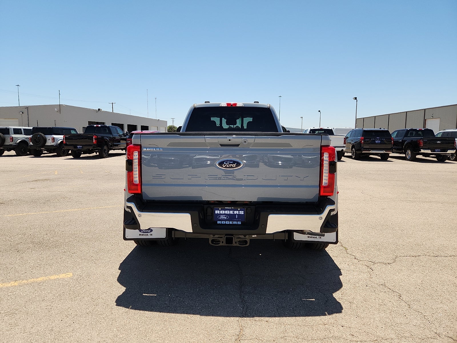 2026 Ford Super Duty F-350 DRW LARIAT