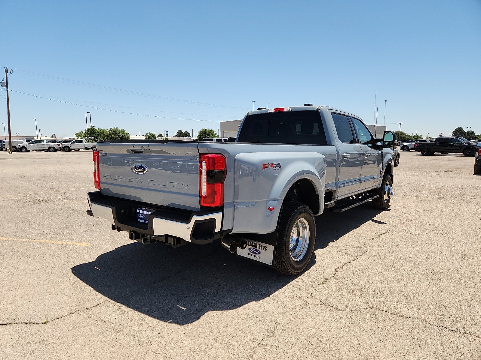 2026 Ford Super Duty F-350 DRW LARIAT
