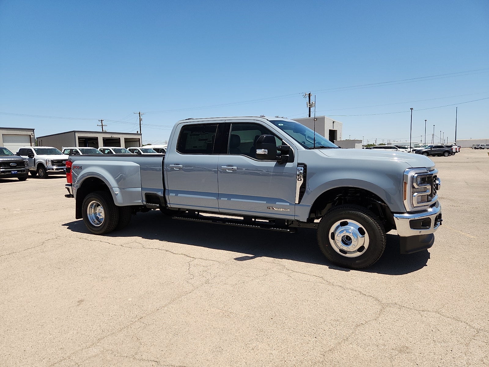 2026 Ford Super Duty F-350 DRW LARIAT