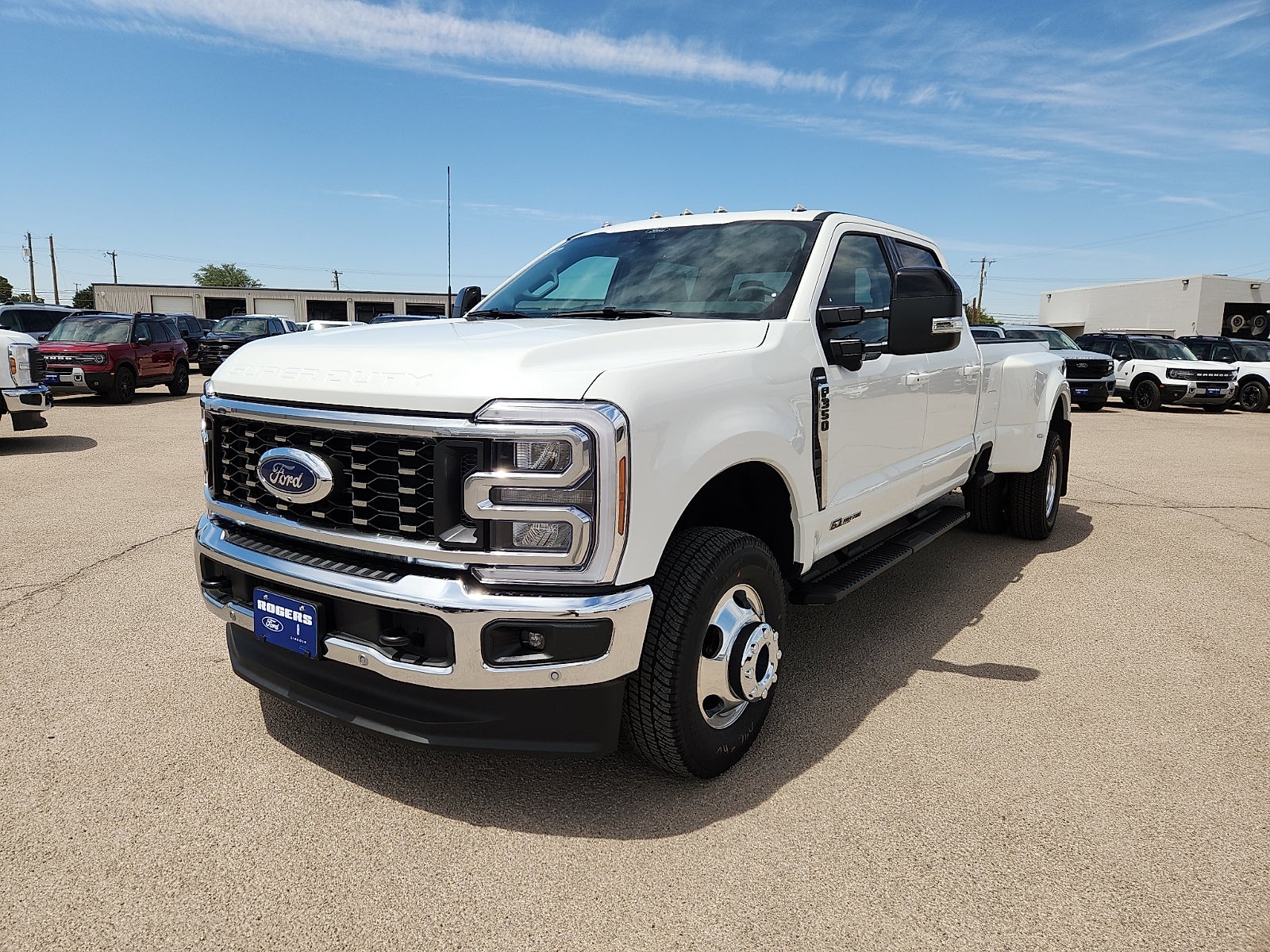 2026 Ford Super Duty F-350 DRW LARIAT