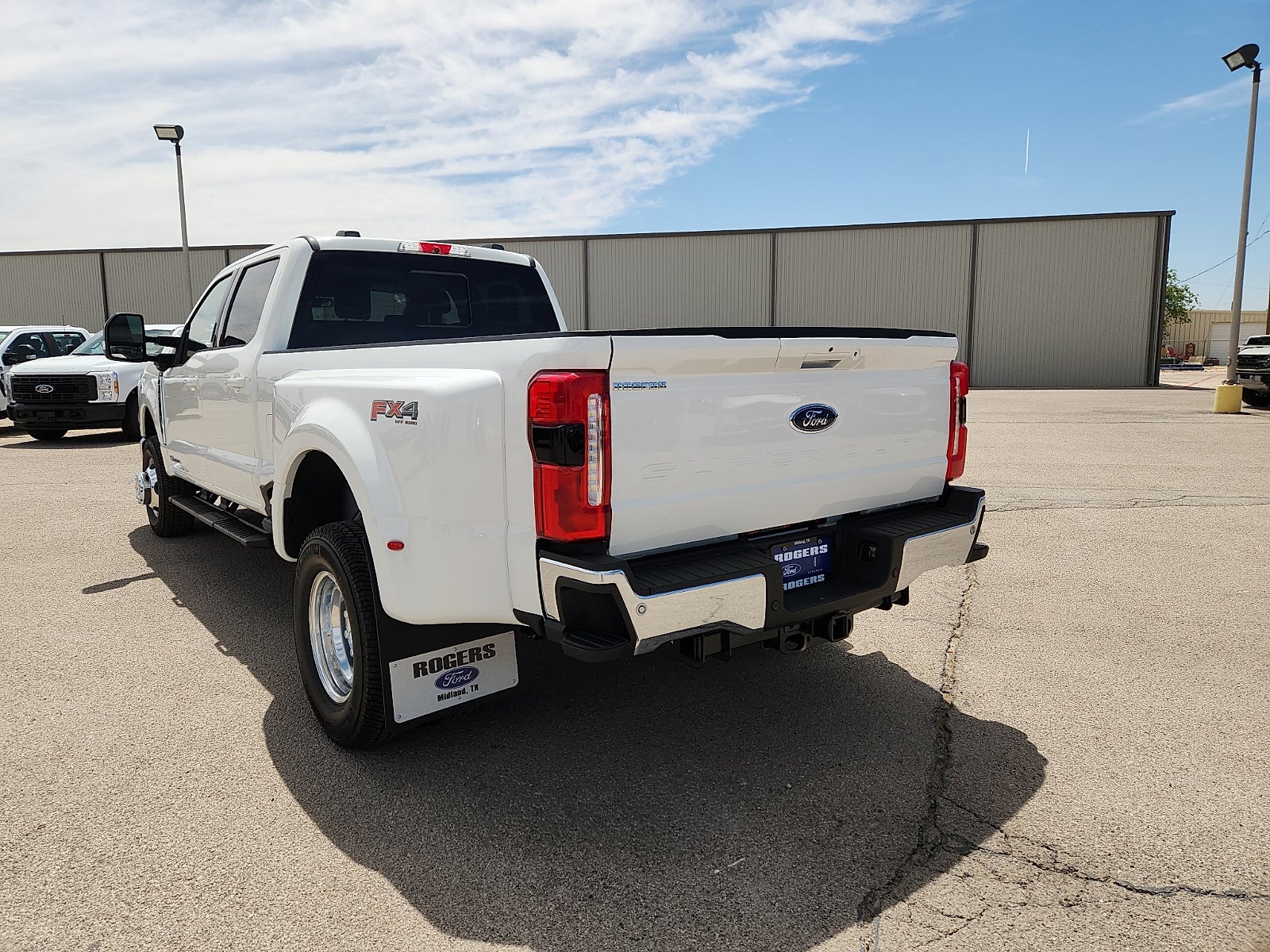 2026 Ford Super Duty F-350 DRW LARIAT