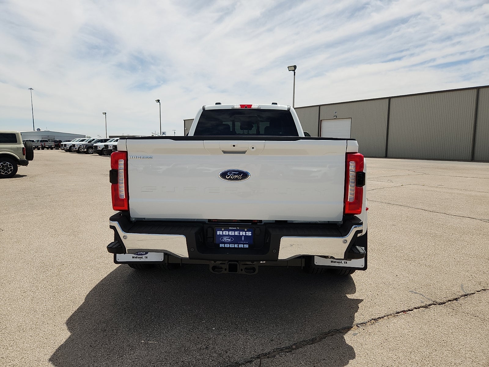2026 Ford Super Duty F-350 DRW LARIAT
