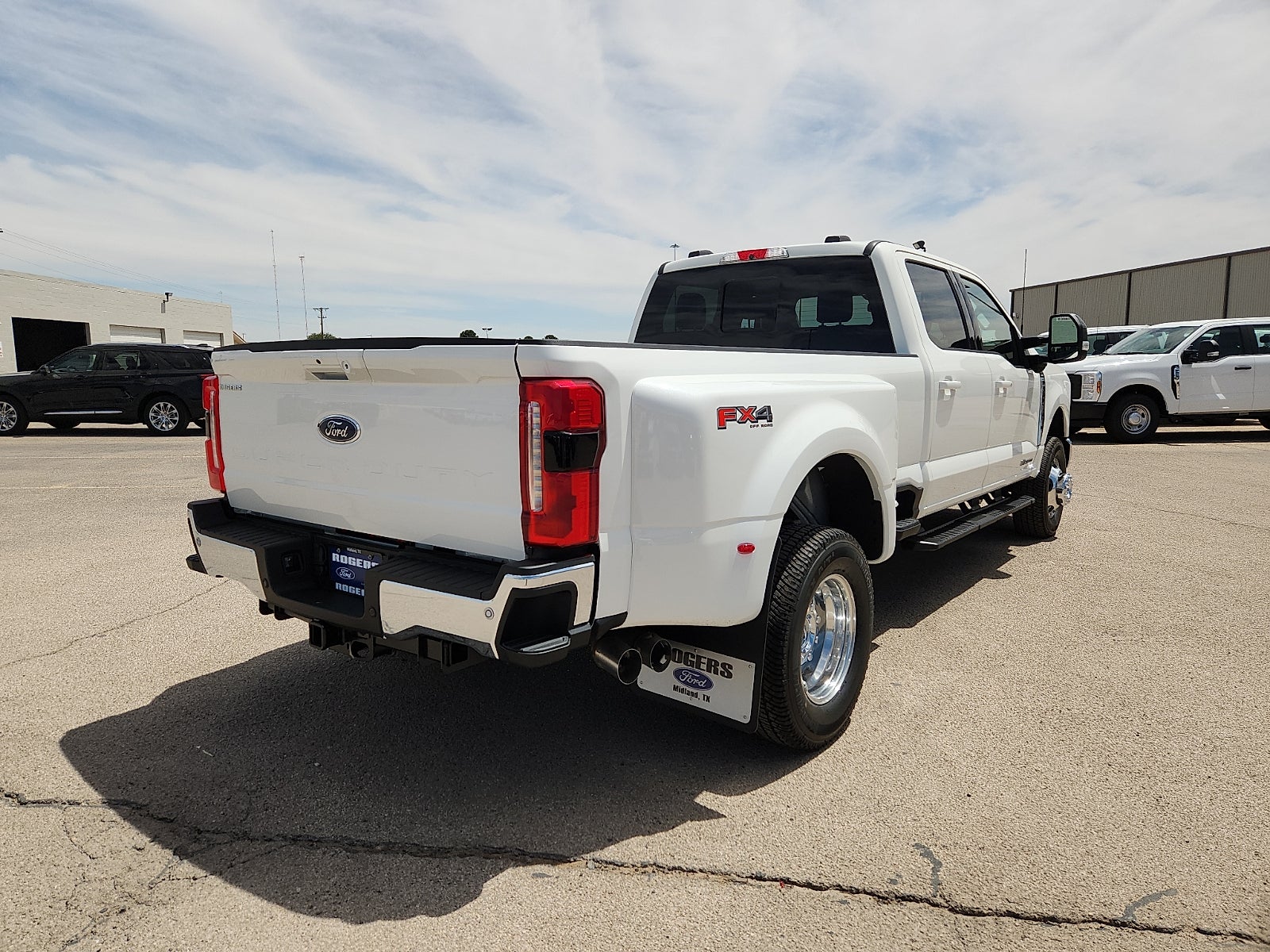2026 Ford Super Duty F-350 DRW LARIAT
