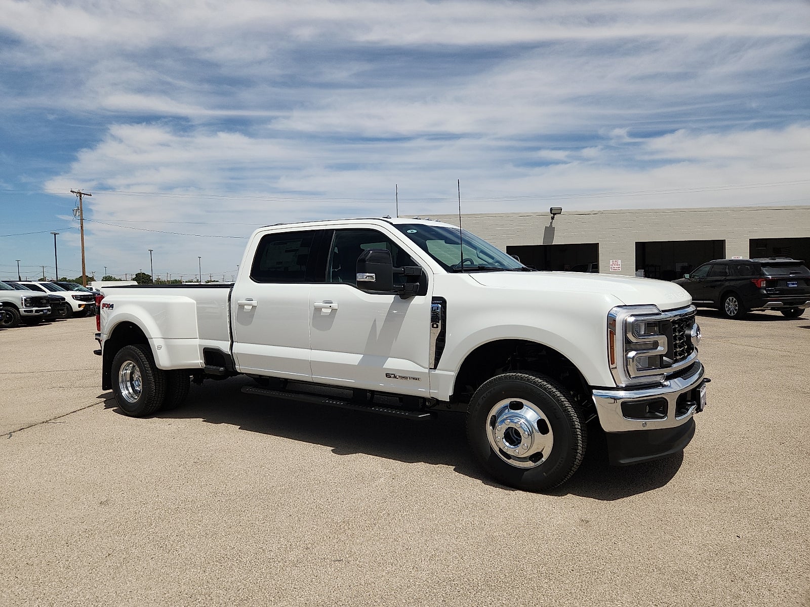 2026 Ford Super Duty F-350 DRW LARIAT