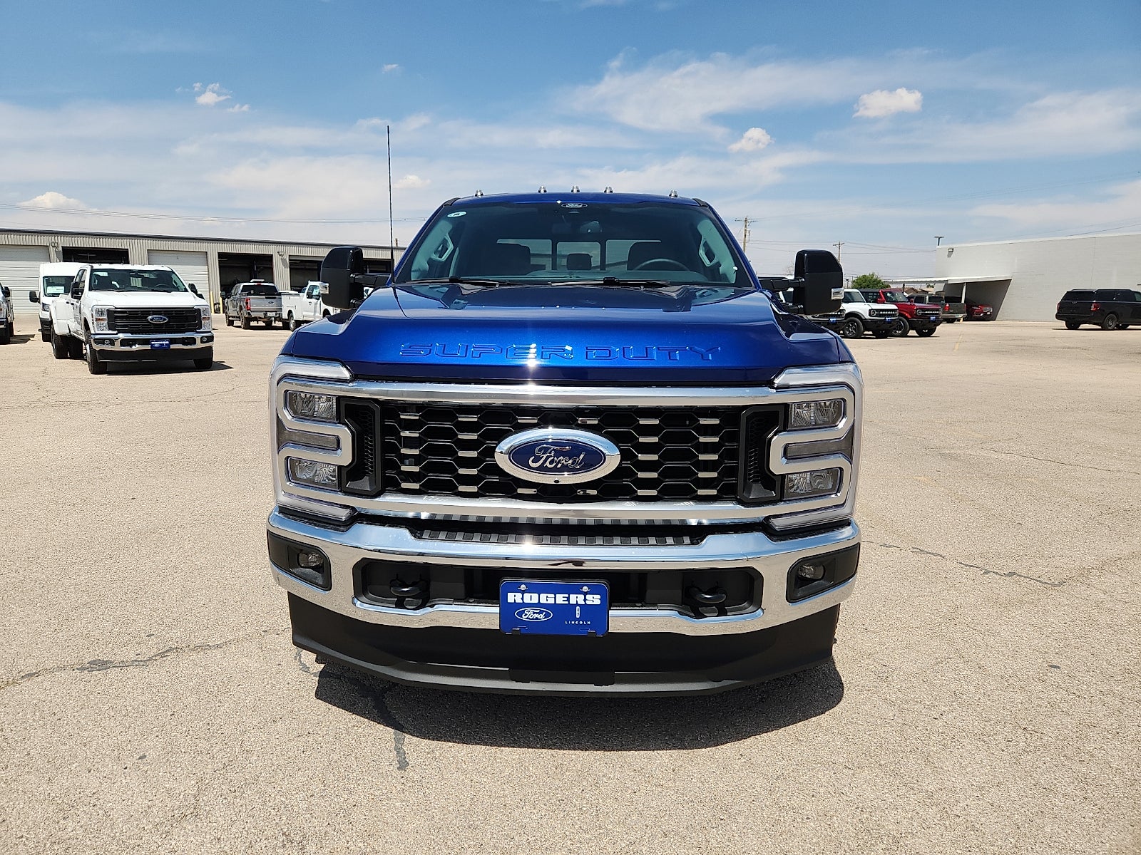 2026 Ford Super Duty F-350 DRW LARIAT