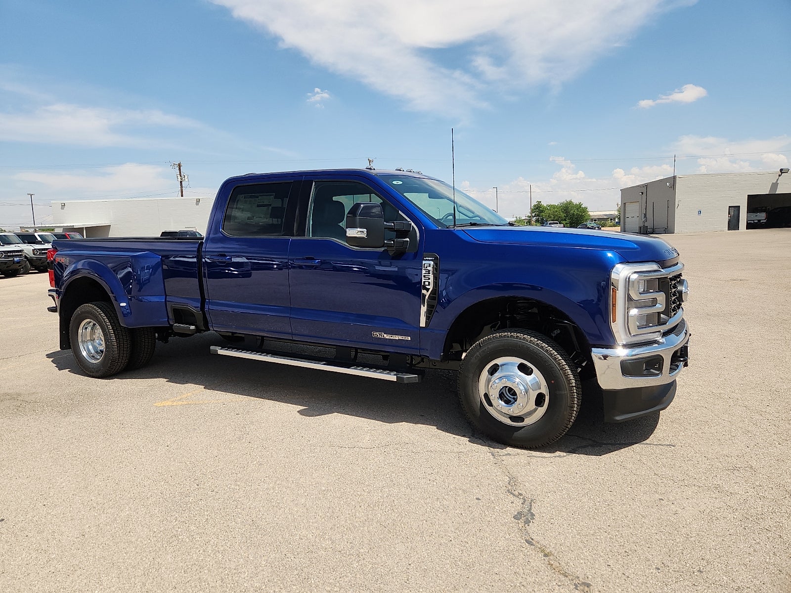 2026 Ford Super Duty F-350 DRW LARIAT