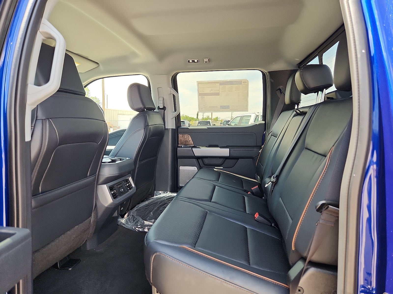 2026 Ford Super Duty F-350 DRW LARIAT