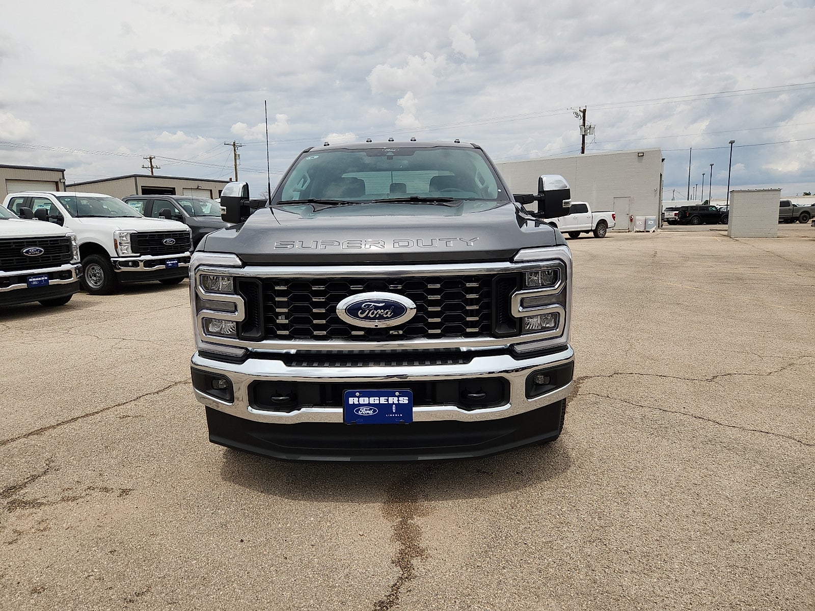 2026 Ford Super Duty F-350 DRW LARIAT