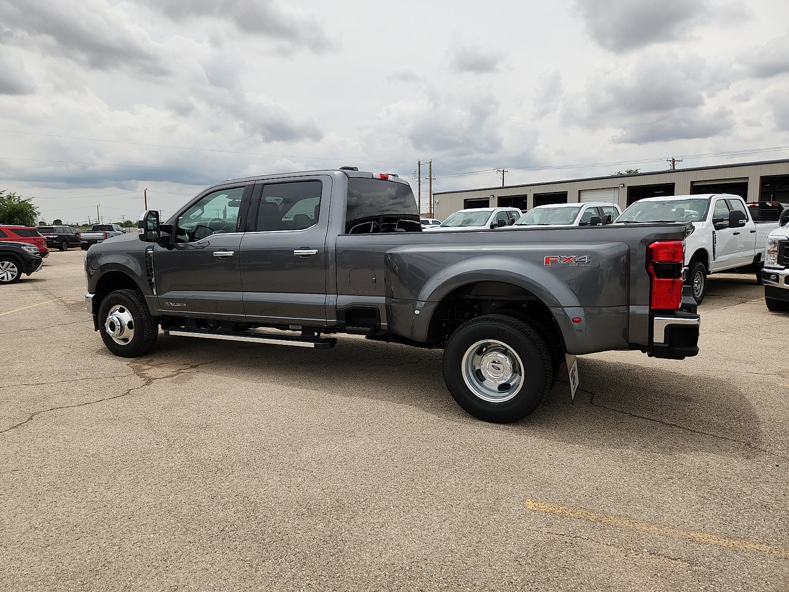 2026 Ford Super Duty F-350 DRW LARIAT