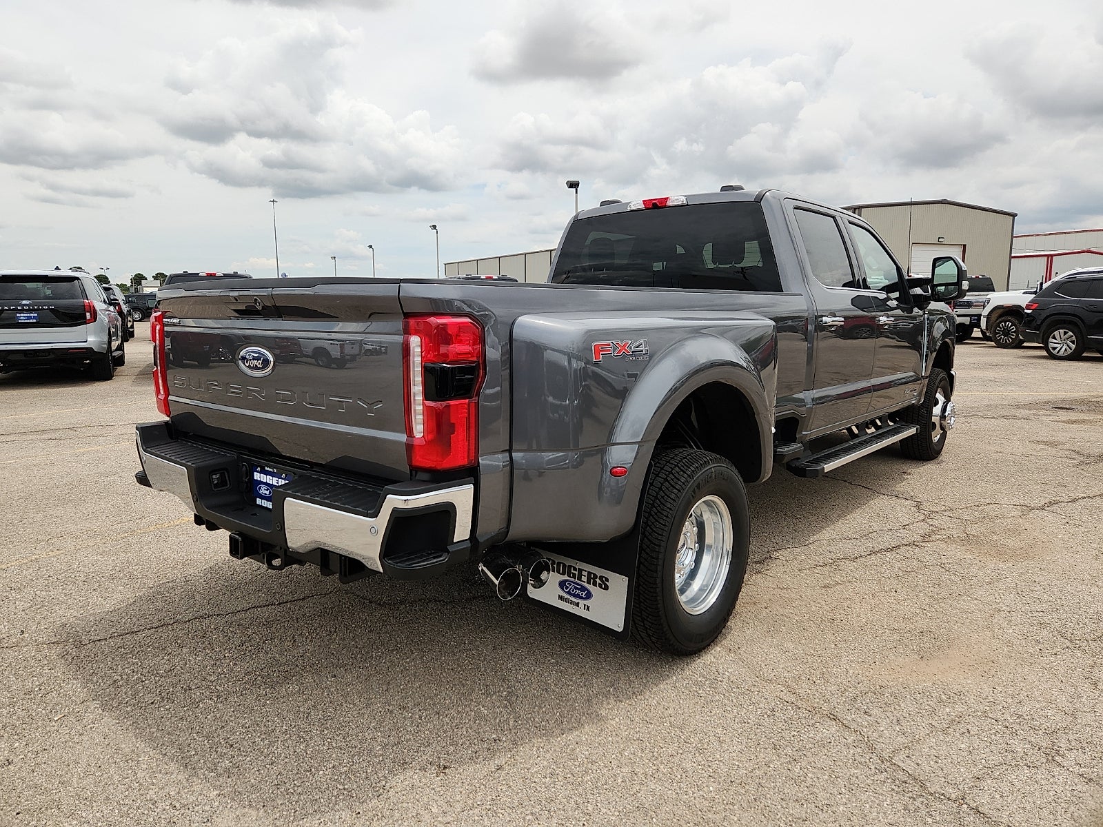 2026 Ford Super Duty F-350 DRW LARIAT