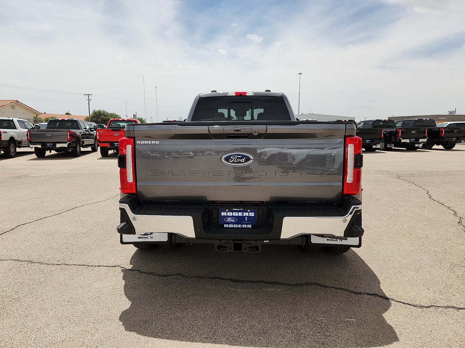 2026 Ford Super Duty F-350 DRW LARIAT