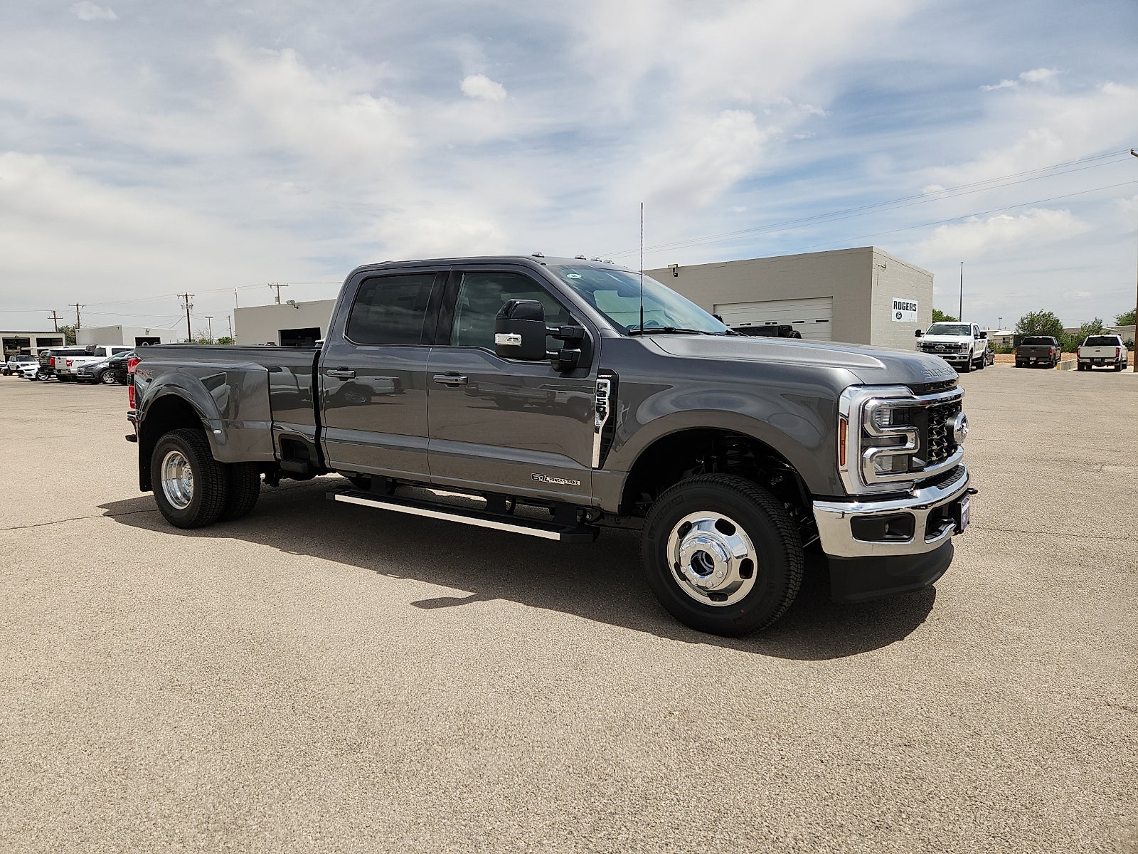 2026 Ford Super Duty F-350 DRW LARIAT