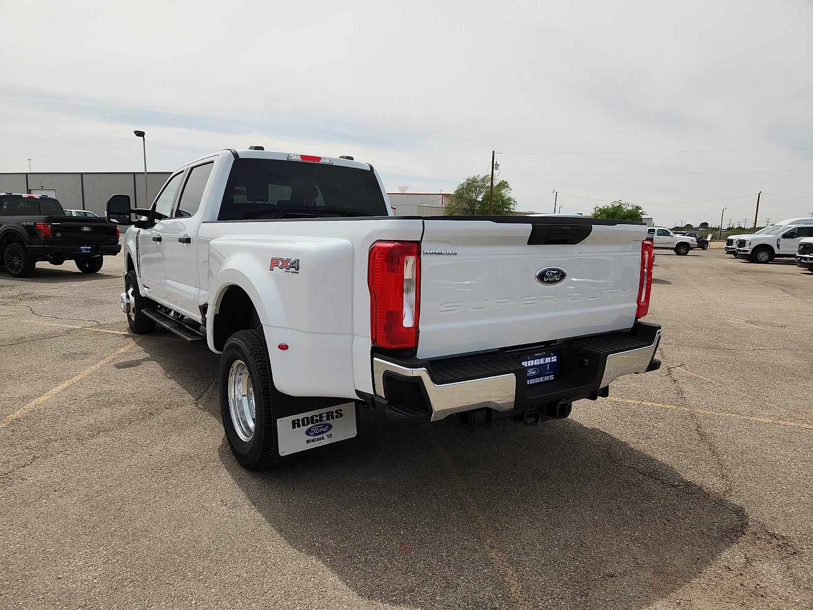 2026 Ford Super Duty F-350 DRW XLT