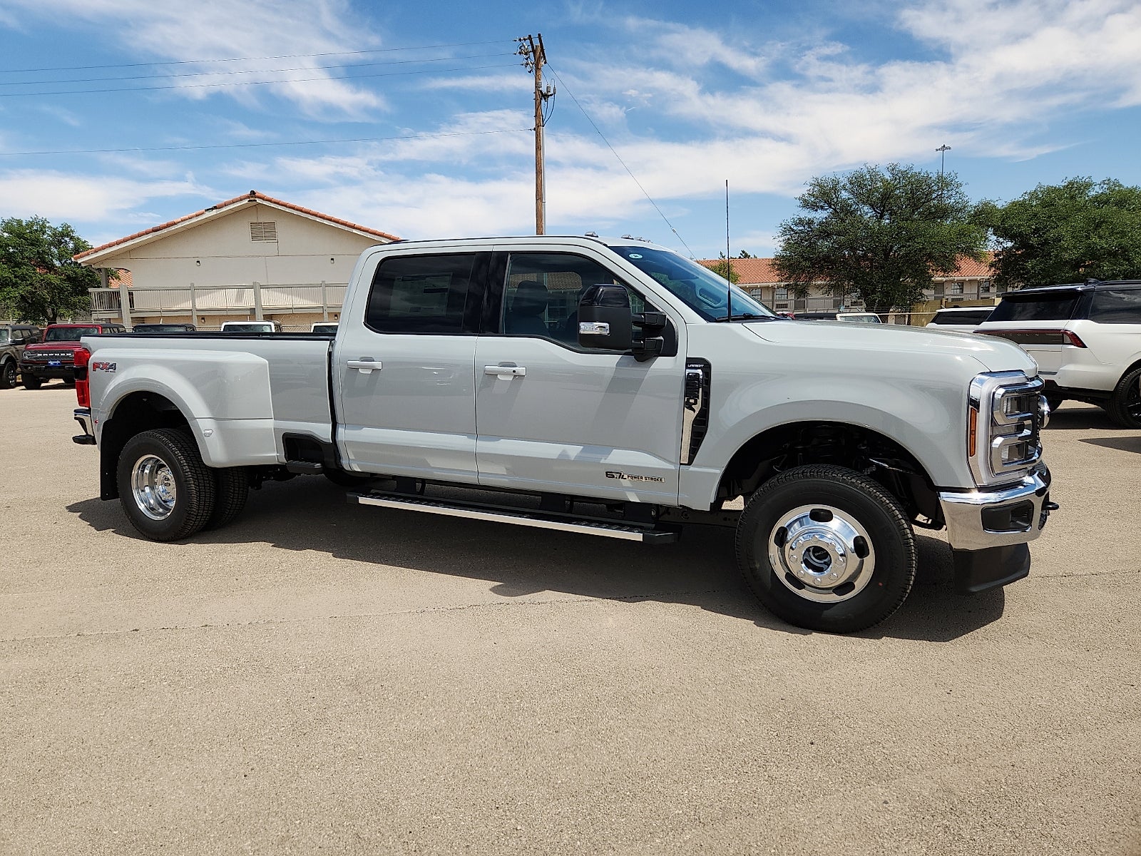 2026 Ford Super Duty F-350 DRW LARIAT