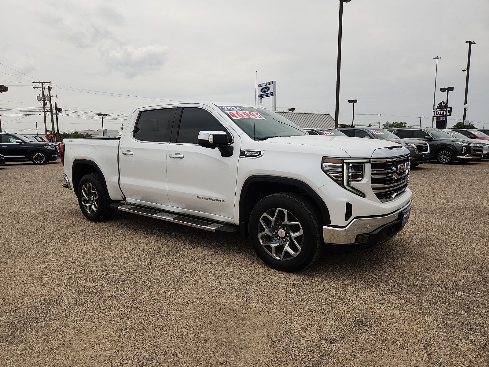 2024 GMC Sierra 1500 SLT