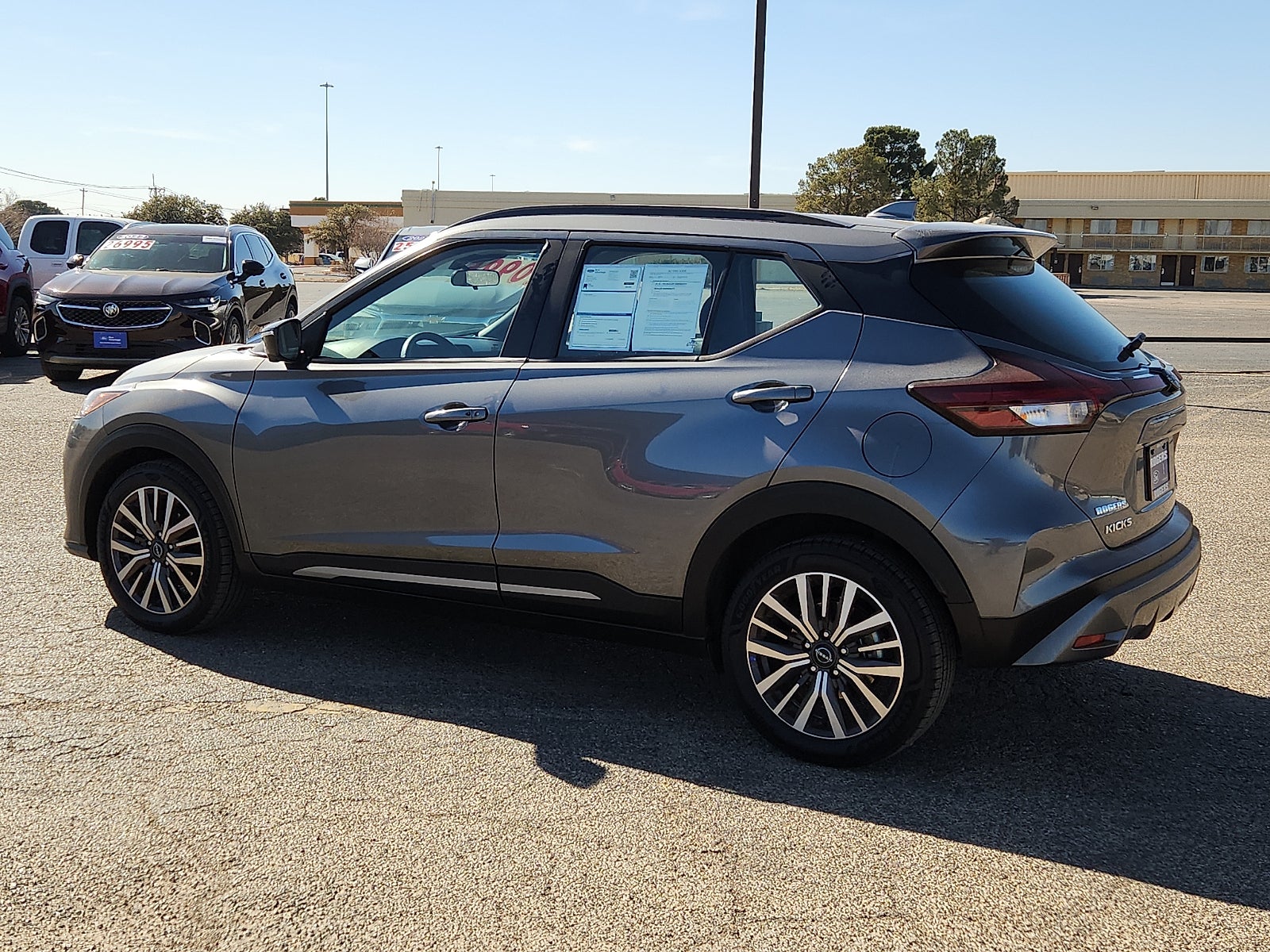 2024 Nissan Kicks SR