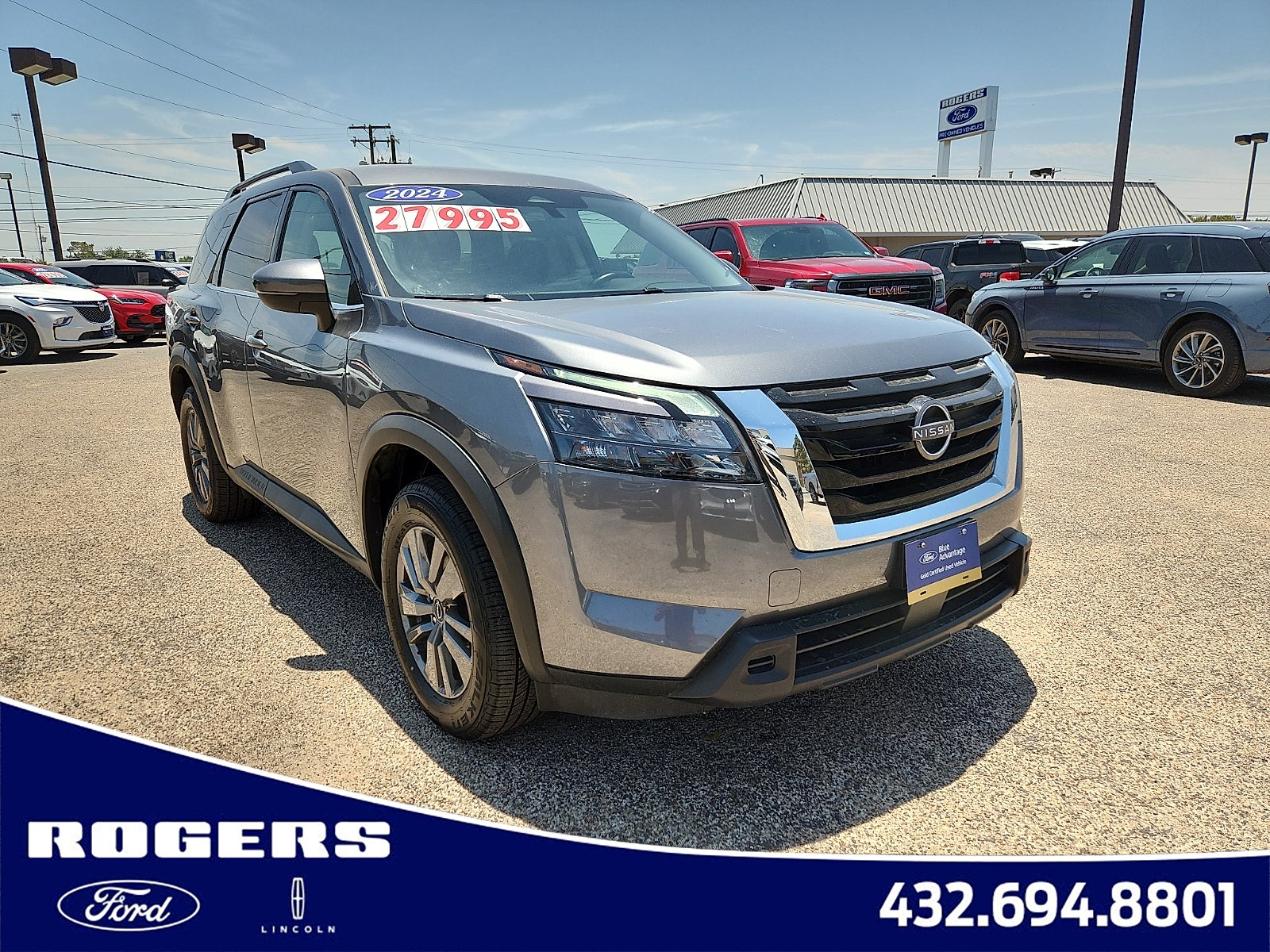 2024 Nissan Pathfinder SV