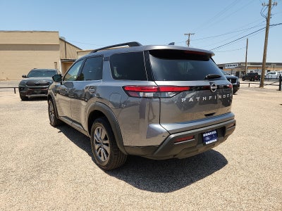 2024 Nissan Pathfinder SV