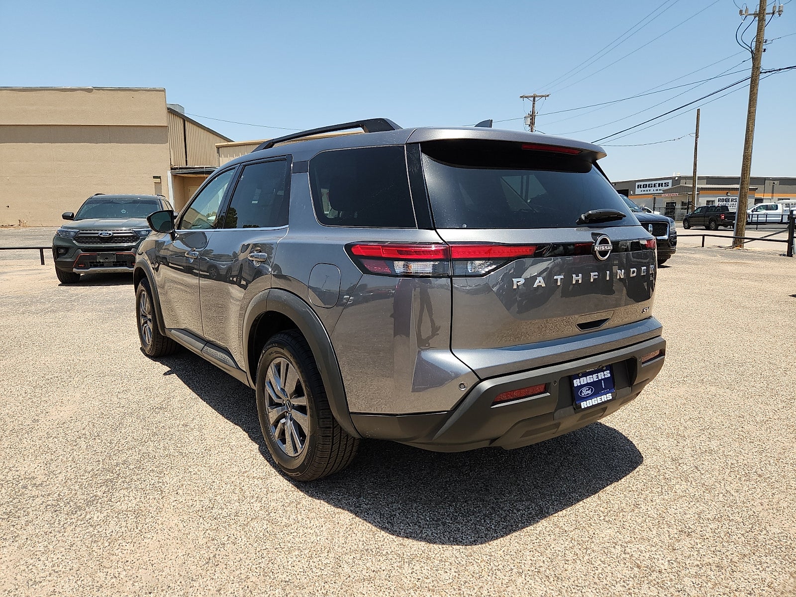 2024 Nissan Pathfinder SV