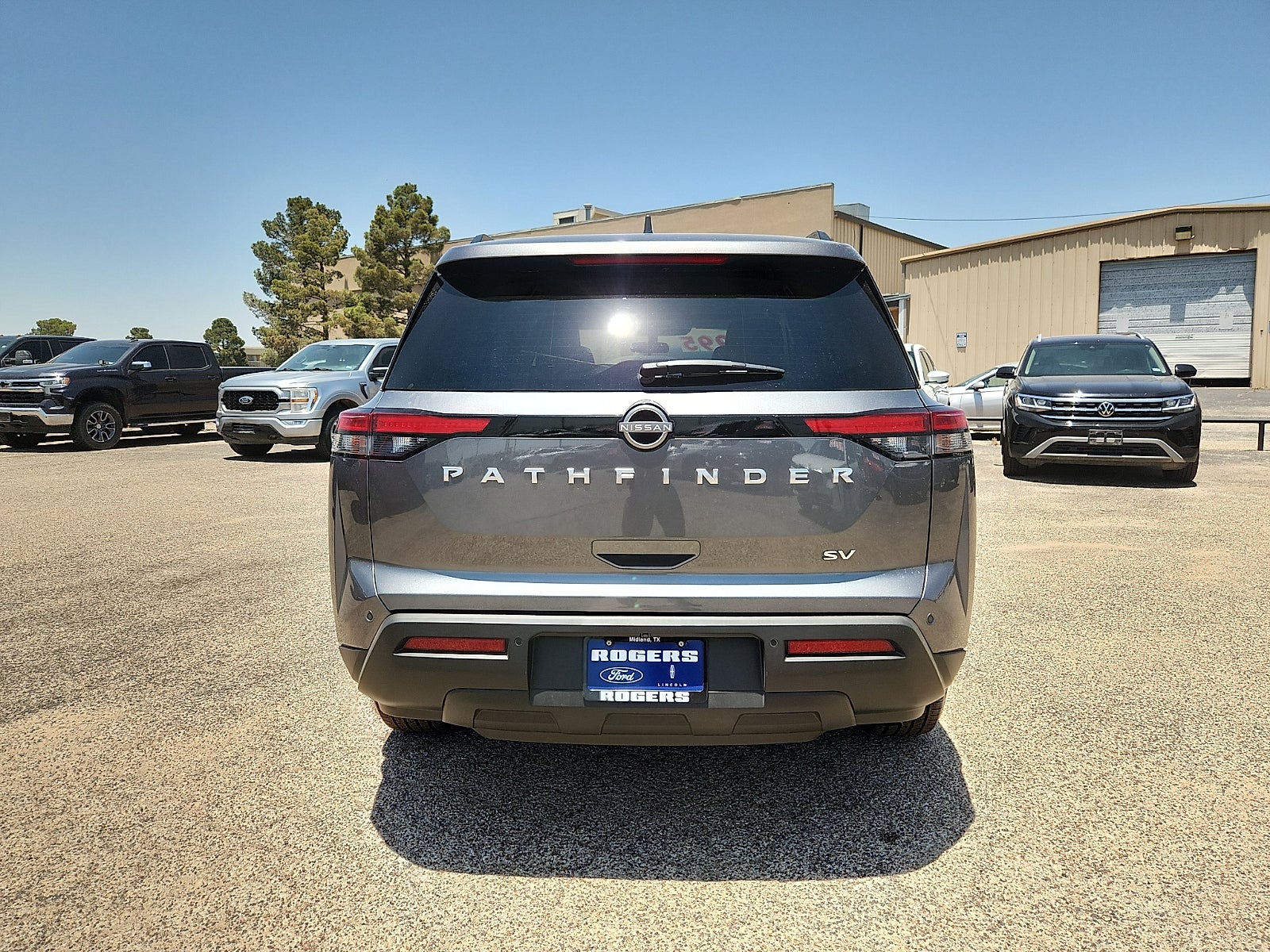 2024 Nissan Pathfinder SV