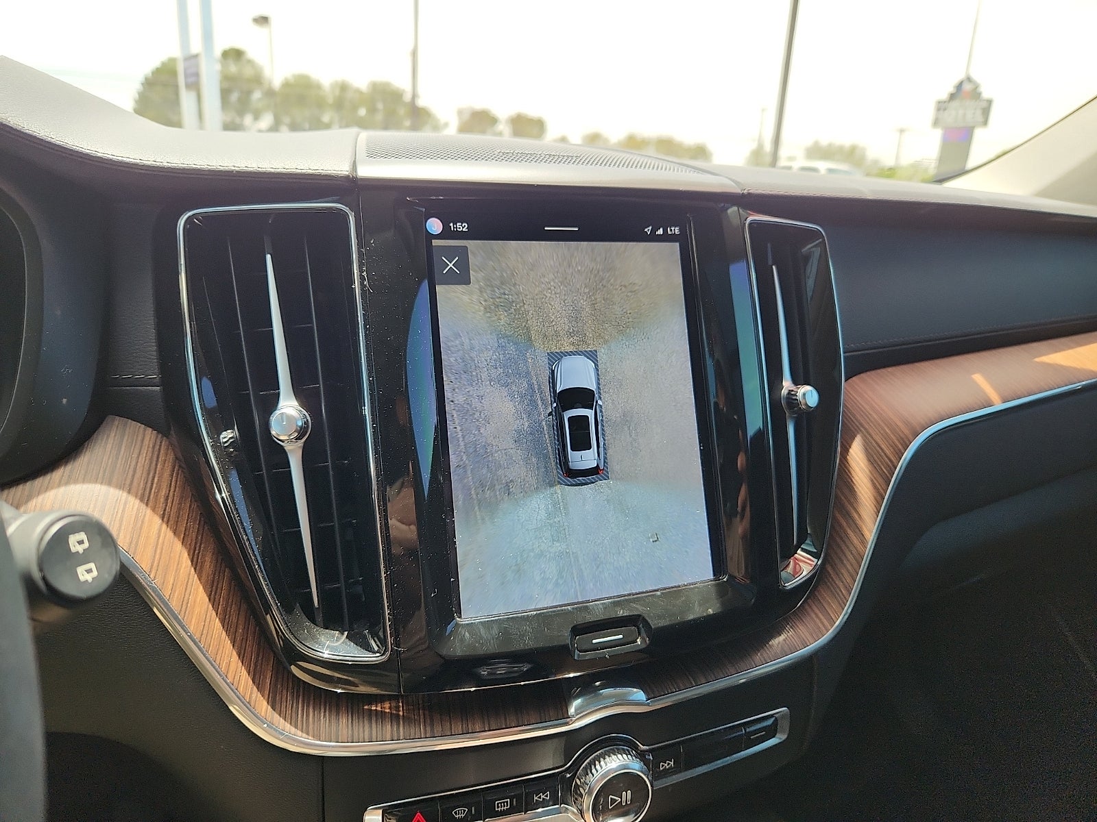 2023 Volvo XC60 Ultimate Bright Theme