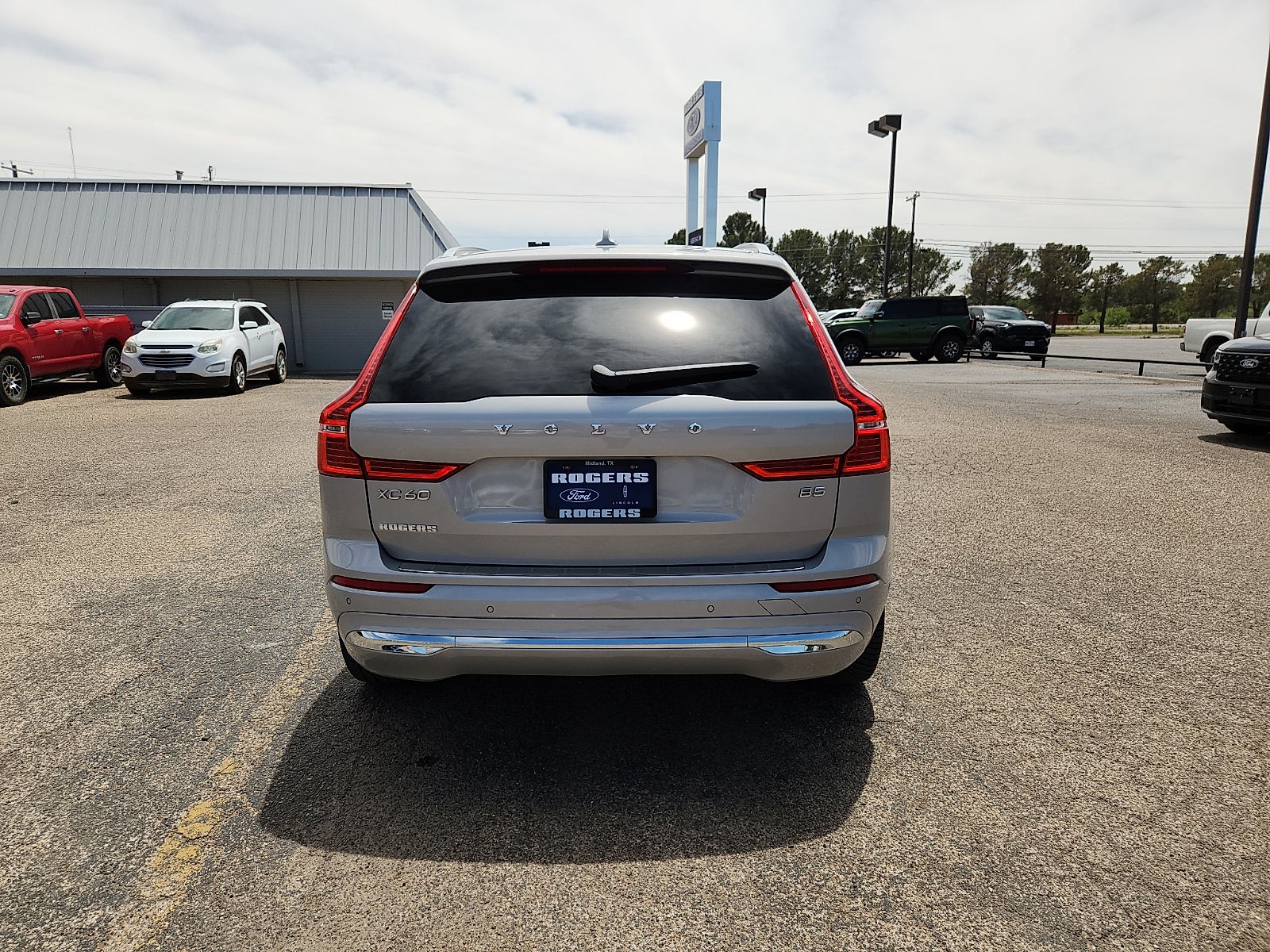 2023 Volvo XC60 Ultimate Bright Theme